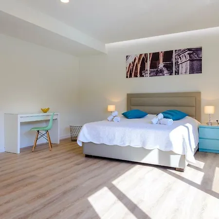Villa Lu Sea View & *