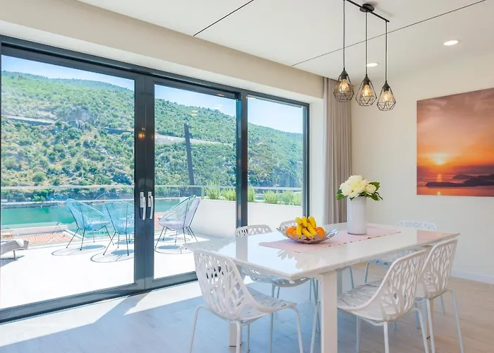Lu Sea View &